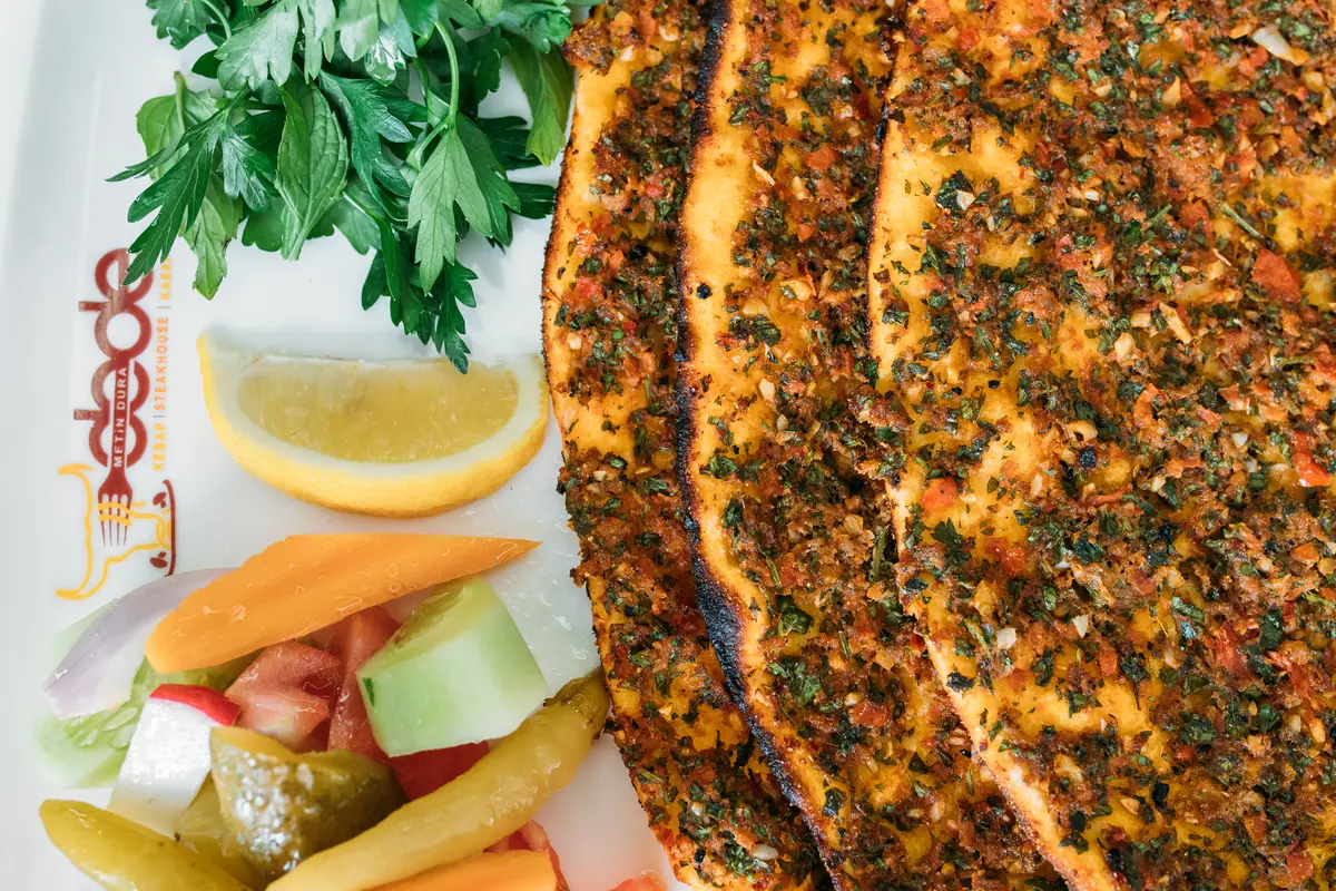 Adana'da En İyi Lahmacun Nerede Yenir? Adana ve Antep Usulü